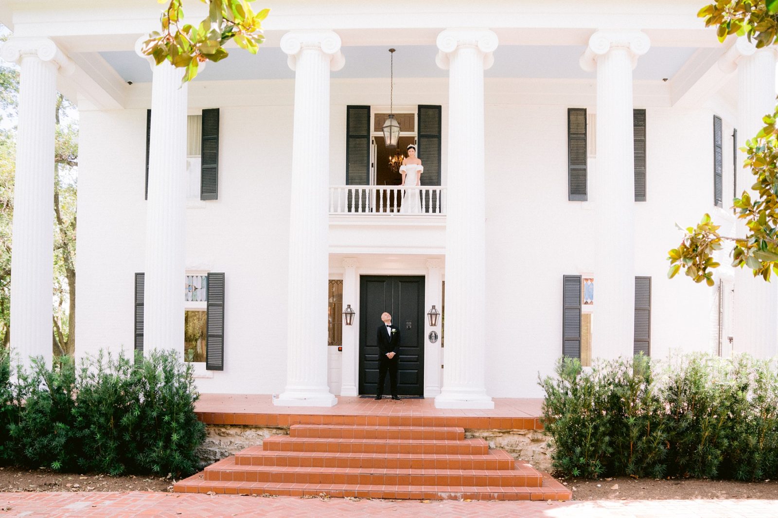 first look alternative idea, no first look at wedding, bride on balcony, fake first look, wedding first look, woodbine mansion wedding, woodbine mansion wedding details, classic austin wedding, mansion wedding venues near austin, historical wedding venue, best austin wedding venues, austin wedding photographer, hill country wedding, round rock wedding venue