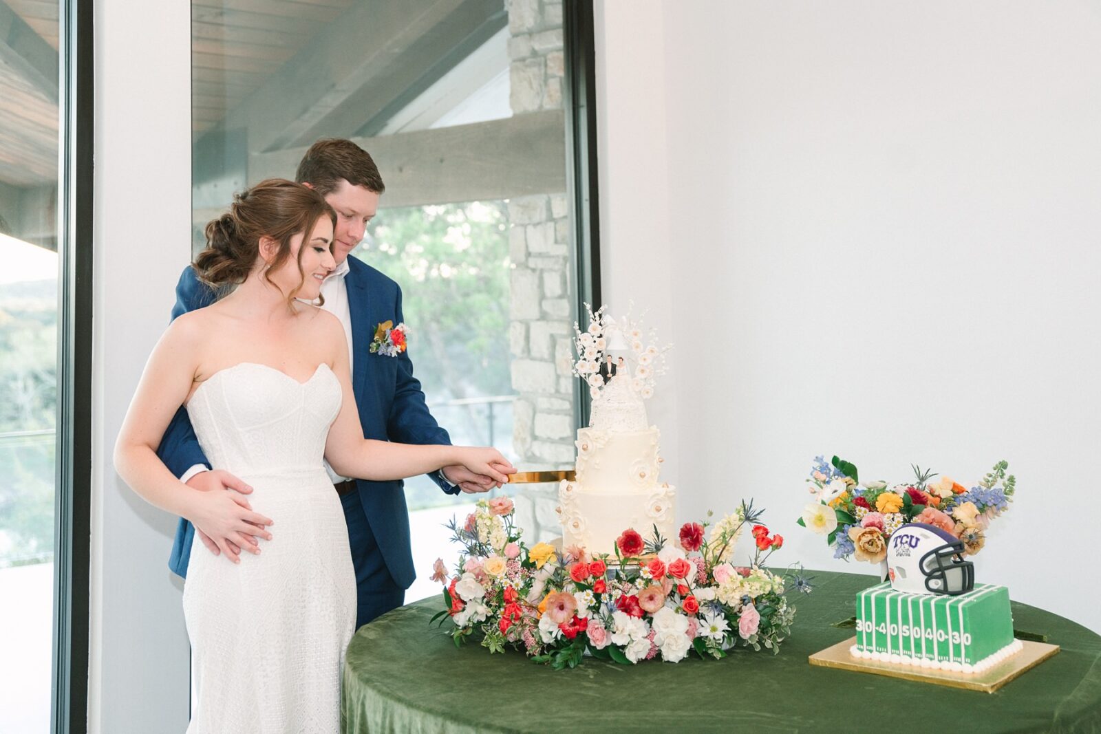 2tarts bakery, bride and groom cutting wedding cake, TCU grooms cake, TCU wedding cake, football groom cake, 2tarts wedding cake, the videre